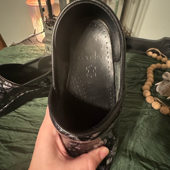 Size 36 Dansko Nursing no slip shoes, multicolored black and silver - Picture 4 of 6